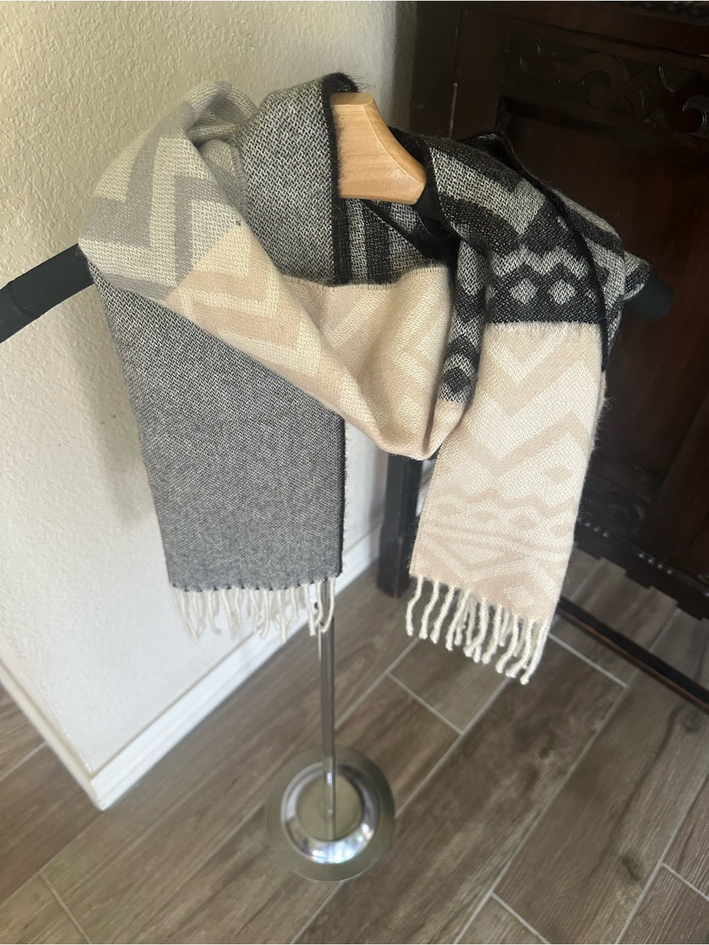 Tumi Black and Cream 100% Baby Alpaca Scarf Label Detail 12x72.